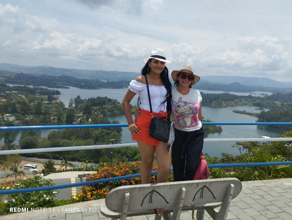 Tour A Guatapé Desde Medellín Con Visita A La Piedra El Peñón De Guatapé Vamos a disfrutarlo el lunes 12 de diciembre de 2022nbspAgencia de Viajes fantasytours Planes turísticos en Santa Fe de Antioquia Medellín Guatapé y Nápoles