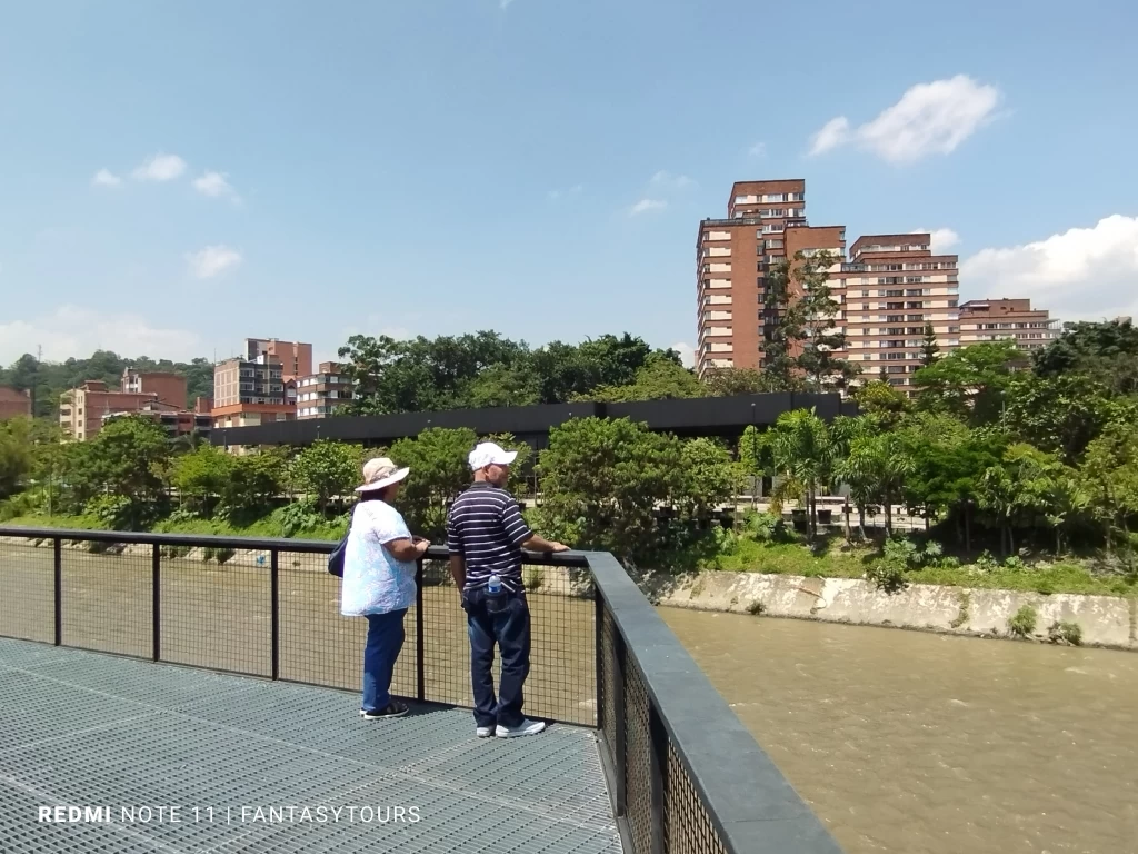 City Tour Por Medellín Con Graffitour, Ingreso Al Acuario Y Recorrido En Metro Y Metro Cable, ¡Únete este jueves 5 de enero de 2023!