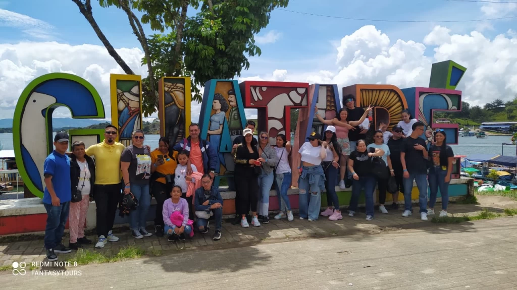 Tour A Guatapé Desde Medellín Con Visita A La Piedra El Peñón De Guatapé Disfrútalo este jueves 5 de enero de 2023nbspAgencia de Viajes fantasytours Planes turísticos en Santa Fe de Antioquia Medellín Guatapé y Nápoles