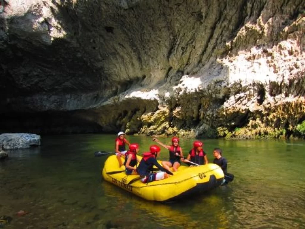 Tour A La Reserva Natural Cañón Del Río Claro: Rafting Y Espeleología, ¡Atrévete y viajemos el sábado 11 de febrero de 2023!