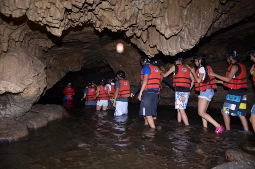 Tour Río Claro Desde Medellín: Rafting Y Espeleología, ¡Disfrútalo este domingo 16 de abril de 2023!