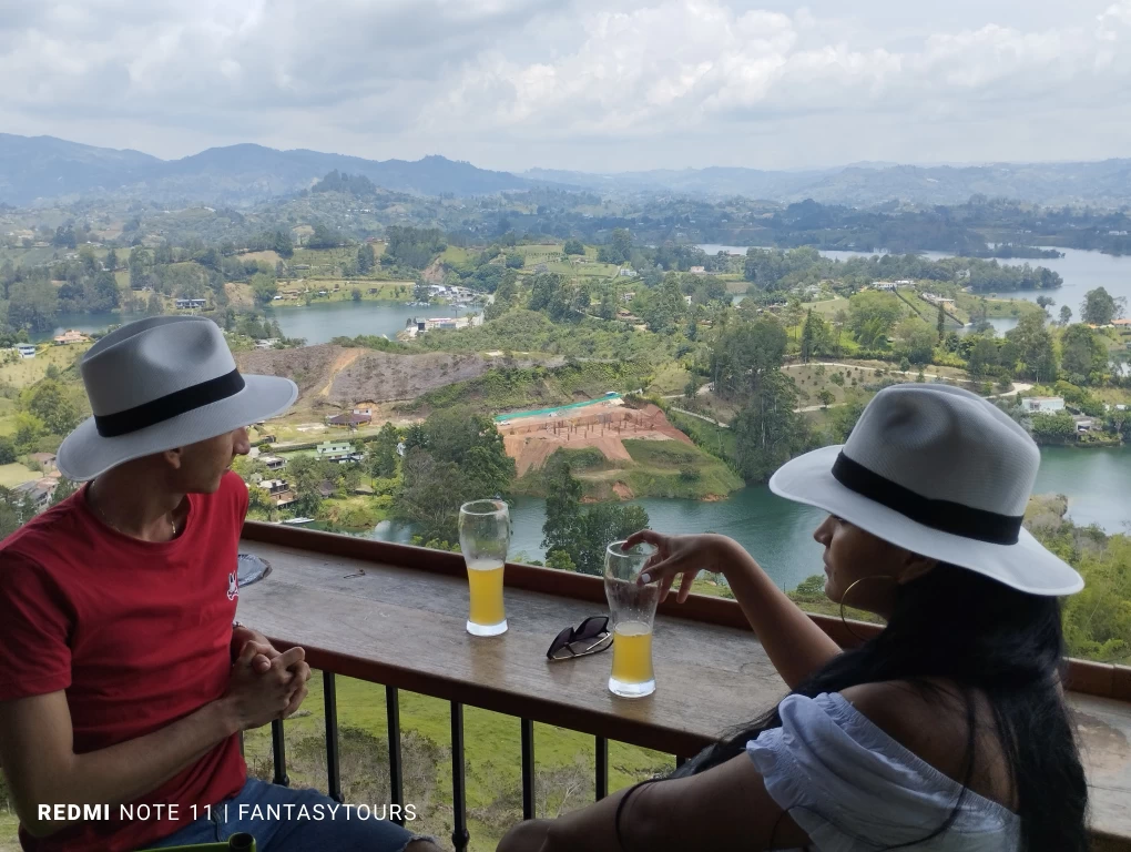 Tour A Guatapé Desde Medellín Con Visita A La Piedra El Peñón De Guatapé, ¡Viaja este domingo 26 de febrero de 2023!