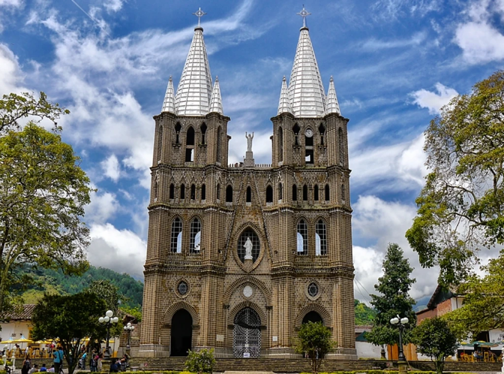 Tour A El Jardín Antioquia Únete este domingo 9 de abril de 2023nbspAgencia de Viajes fantasytours Planes turísticos en Santa Fe de Antioquia Medellín Guatapé y Nápoles