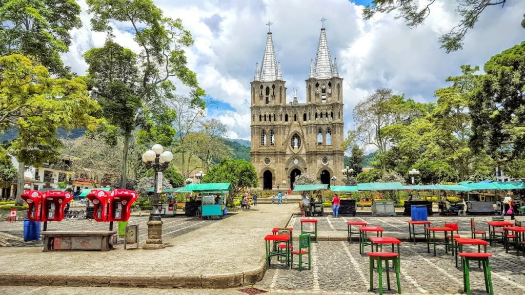 Tour A El Jardín Antioquia Viaja este sábado 3 de junio de 2023nbspAgencia de Viajes fantasytours Planes turísticos en Santa Fe de Antioquia Medellín Guatapé y Nápoles