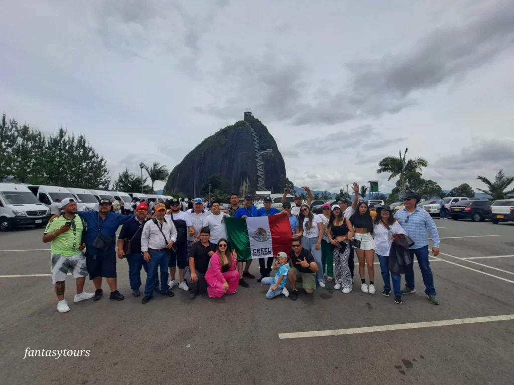 Tour A Guatapé Desde Medellín Con Visita A La Piedra El Peñón De Guatapé Disfrútalo este domingo 25 de junio de 2023nbspAgencia de Viajes fantasytours Planes turísticos en Santa Fe de Antioquia Medellín Guatapé y Nápoles