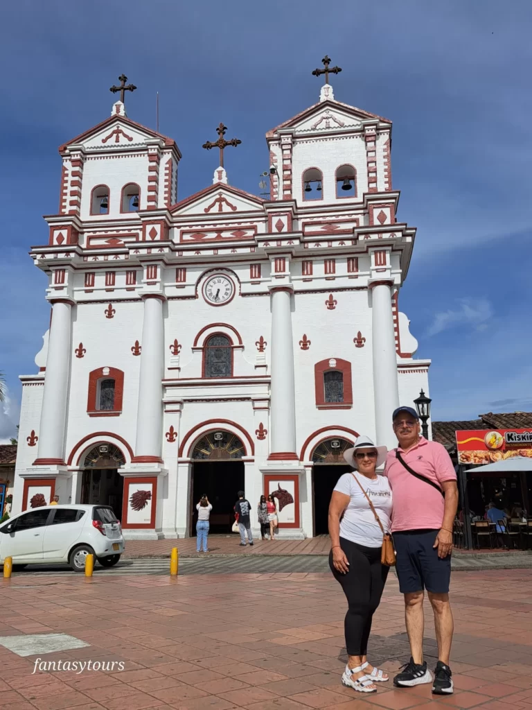 Tour A Guatapé Desde Medellín Con Visita A La Piedra El Peñón De Guatapé Vívelo este martes 15 de agosto de 2023nbspAgencia de Viajes fantasytours Planes turísticos en Santa Fe de Antioquia Medellín Guatapé y Nápoles