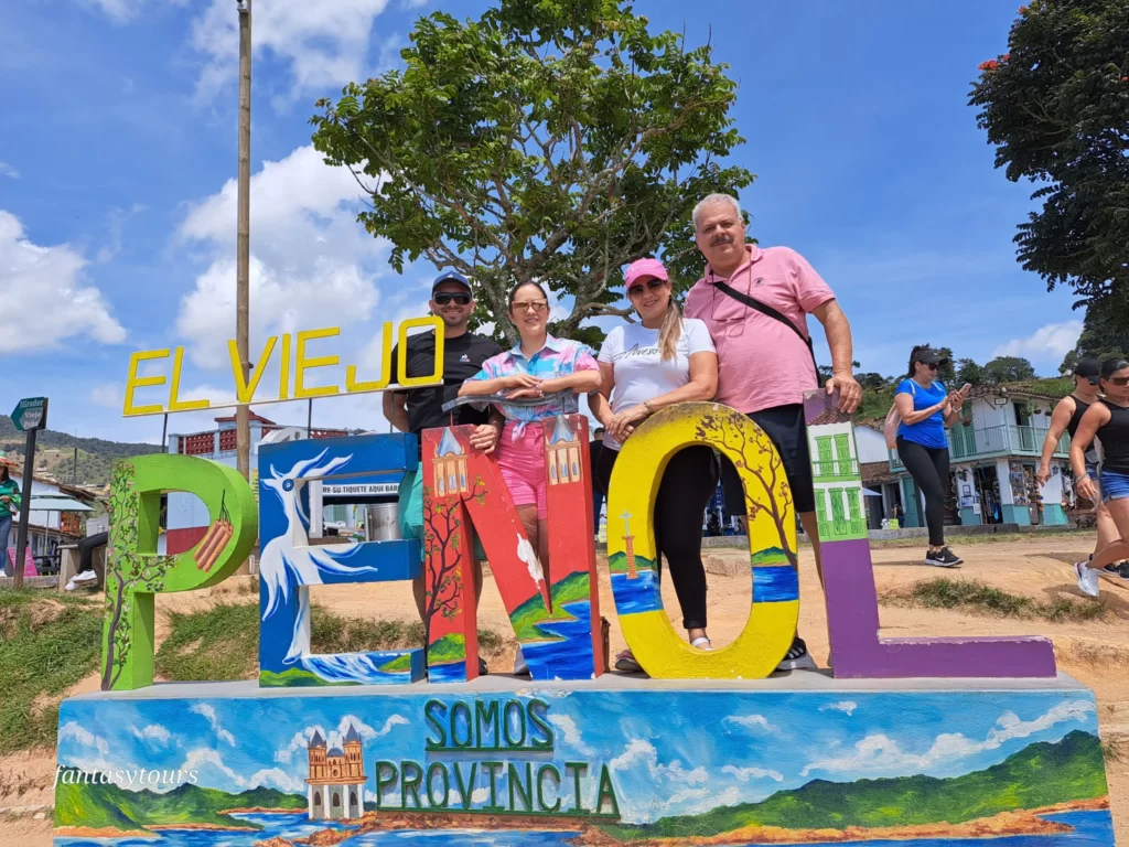 Tour A Guatapé Desde Medellín Con Visita A La Piedra El Peñón De Guatapé Viaja el martes 27 de junio de 2023nbspAgencia de Viajes fantasytours Planes turísticos en Santa Fe de Antioquia Medellín Guatapé y Nápoles