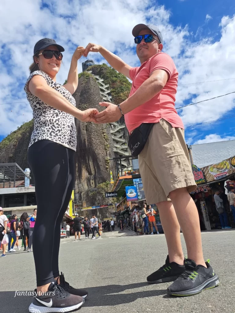 Tour A Guatapé Desde Medellín Con Visita A La Piedra El Peñón De Guatapé, ¡Comparte en familia el miércoles 30 de agosto de 2023!