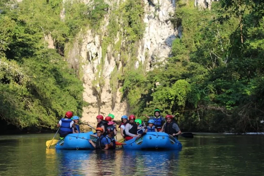 Pasadía en Santorini + Rafting Rio Claro, ¡Comparte en familia el domingo 2 de julio de 2023!