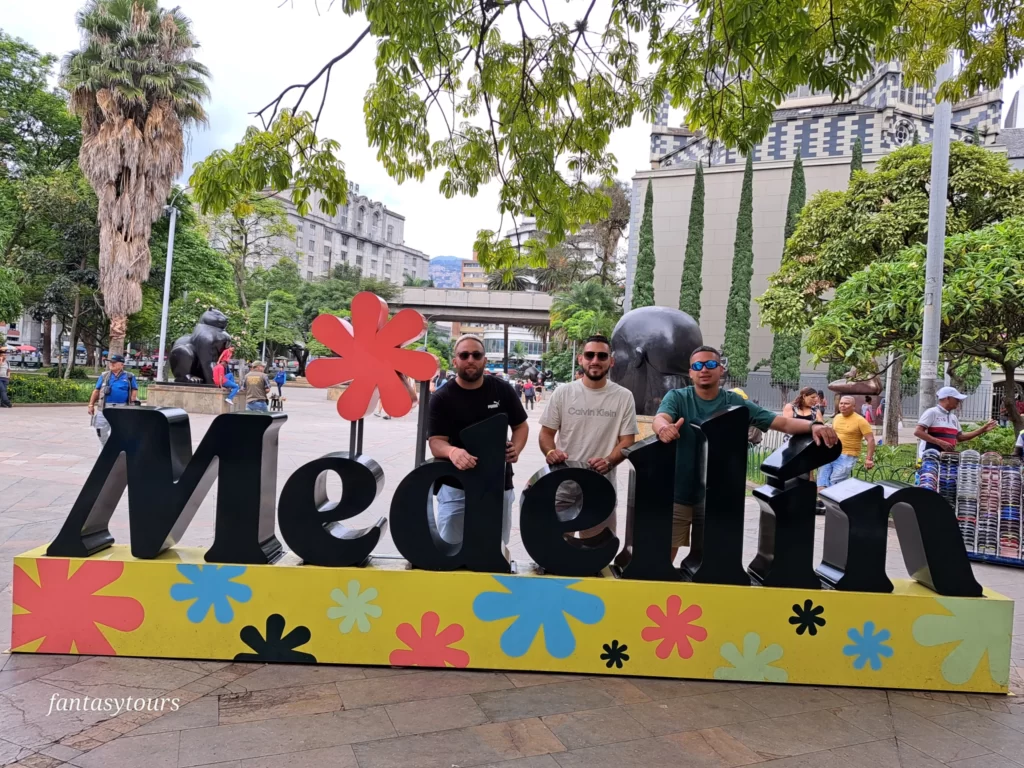 City Tour Por Medellín Con Graffitour, Ingreso Al Acuario Y Recorrido En Metro Y Metro Cable, ¡Comparte en familia el viernes 14 de julio de 2023!