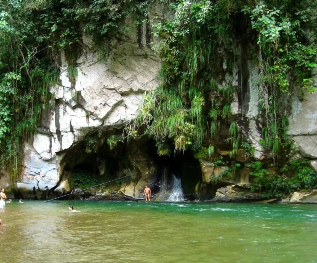 Tour A La Reserva Natural Cañón Del Río Claro: Rafting Y Espeleología, ¡Disfrútalo este viernes 14 de julio de 2023!