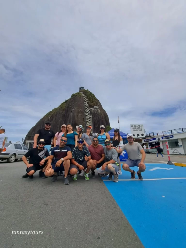 Tour A Guatapé Desde Medellín Con Visita A La Piedra El Peñón De Guatapé Acompáñanos el jueves 12 de octubre de 2023nbspAgencia de Viajes fantasytours Planes turísticos en Santa Fe de Antioquia Medellín Guatapé y Nápoles