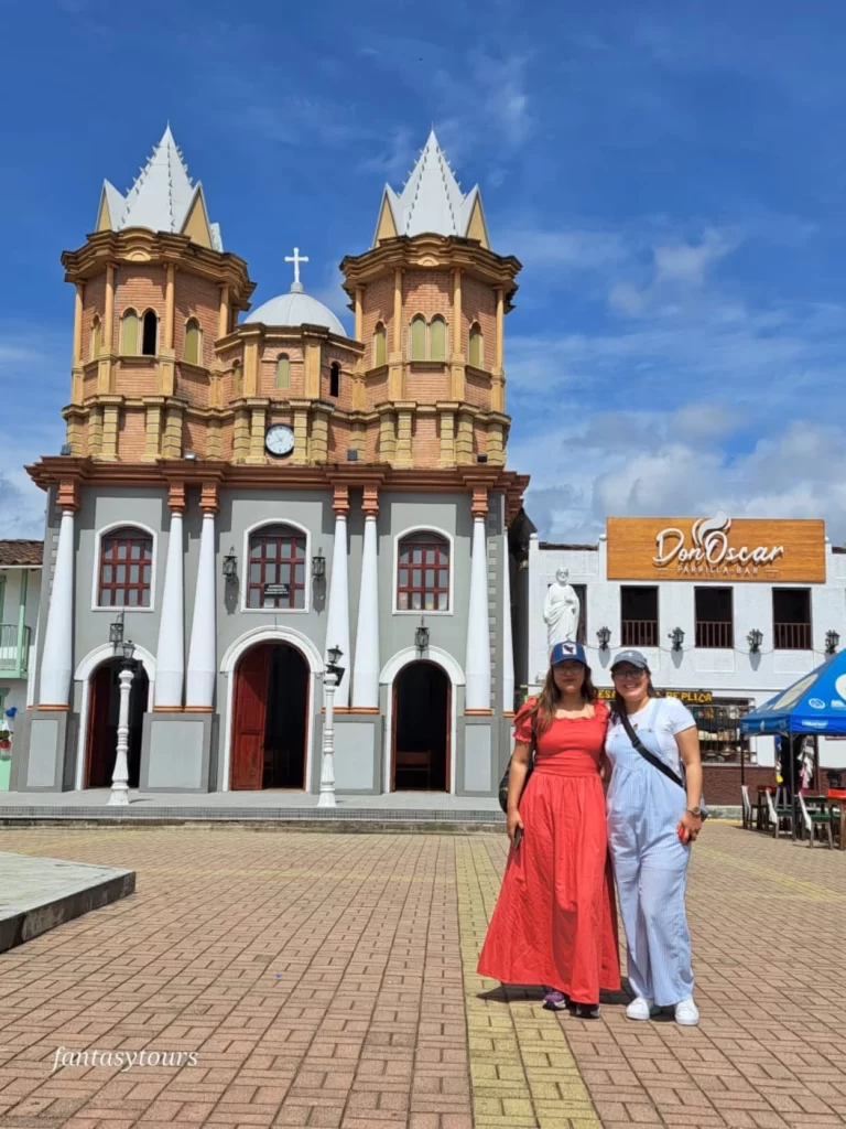 Tour A Guatapé Desde Medellín Con Visita A La Piedra El Peñón De Guatapé, ¡Descubre este destino el domingo 19 de noviembre de 2023!