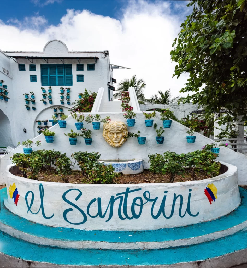 Día De Sol Al Santorini Colombiano Desde Medellín Viaja el domingo 3 de diciembre de 2023nbspAgencia de Viajes fantasytours Planes turísticos en Santa Fe de Antioquia Medellín Guatapé y Nápoles