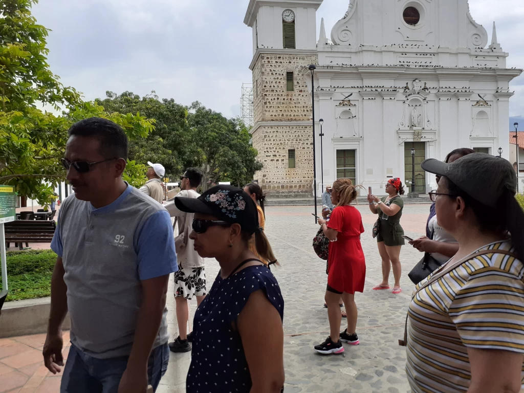 Tour Cultural Santa Fe De Antioquia Con Visita Al Puente De Occidente Y Centro Histórico Atrévete y viajemos el viernes 15 de diciembre de 2023nbspAgencia de Viajes fantasytours Planes turísticos en Santa Fe de Antioquia Medellín Guatapé y Nápoles