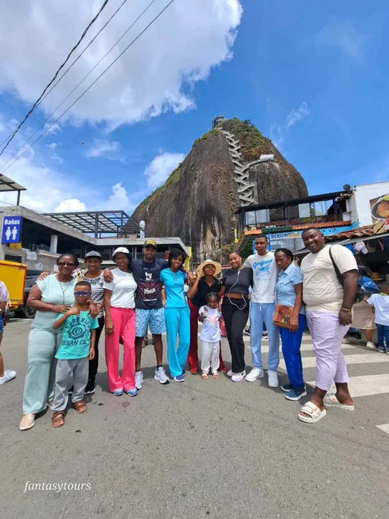 Tour A Guatapé Desde Medellín Con Visita A La Piedra El Peñón De Guatapé Únete este jueves 18 de abril de 2024nbspAgencia de Viajes fantasytours Planes turísticos en Santa Fe de Antioquia Medellín Guatapé y Nápoles