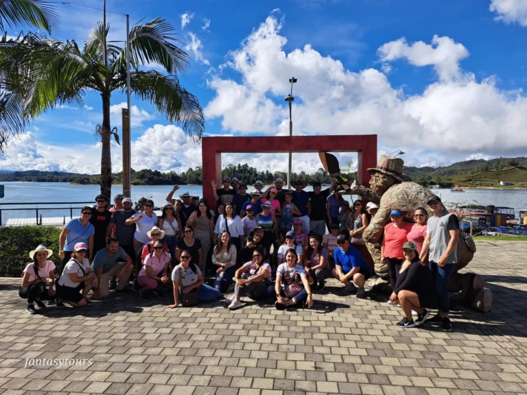 Tour A Guatapé Desde Medellín Con Visita A La Piedra El Peñón De Guatapé, ¡Vívelo este miércoles 16 de abril de 2025!