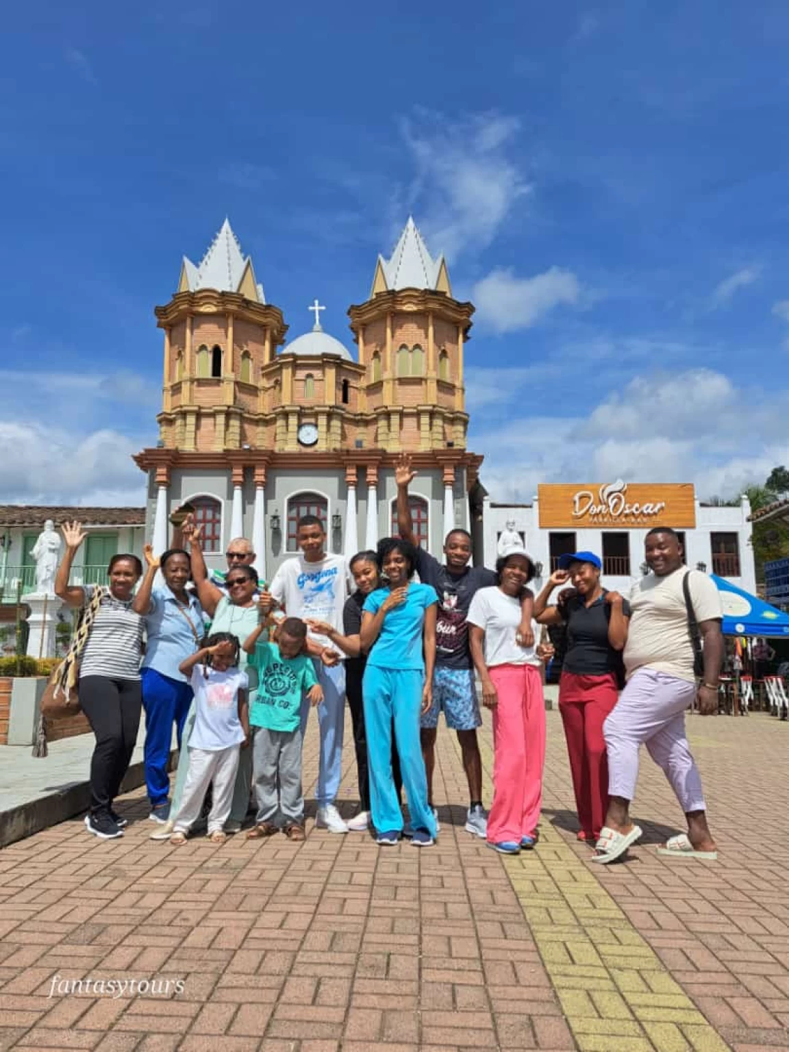 Tour A Guatapé Desde Medellín Con Visita A La Piedra El Peñón De Guatapé, ¡Descubre este destino el jueves 6 de noviembre de 2025!