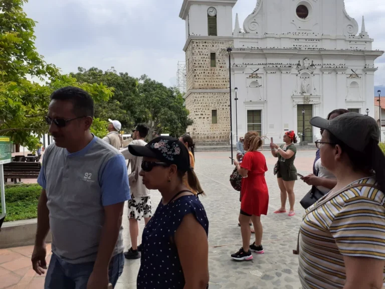 Tour Cultural Santa Fe De Antioquia Con Visita Al Puente De Occidente Y Centro Histórico, ¡Viaja el domingo 16 de noviembre de 2025!