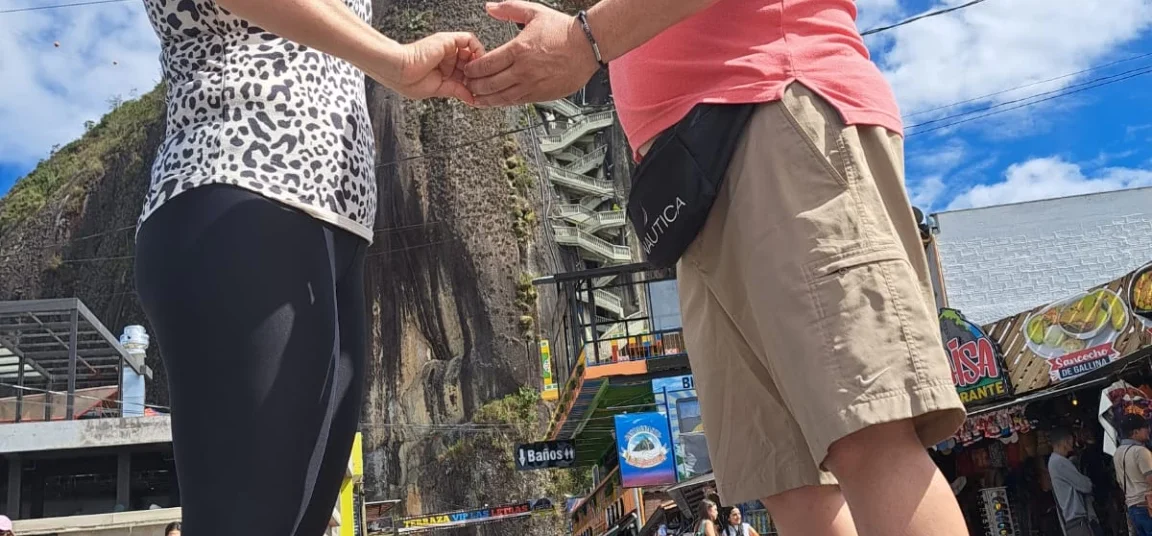 Tour A Guatapé Desde Medellín Con Visita A La Piedra El Peñón De Guatapé, ¡Acompáñanos el lunes 12 de enero de 2026!